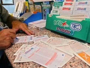 I soldi del clan di Caivano riciclati col “10 e Lotto”: ai domiciliari la donna delle vincite incredibili