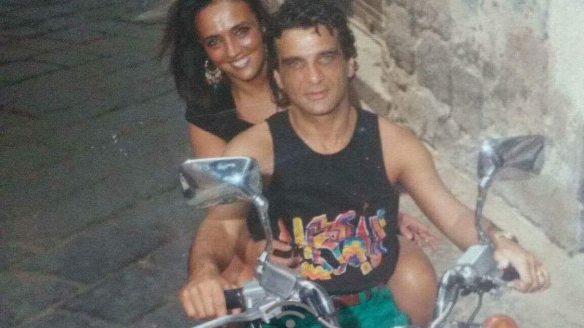 Luigi "Lovigino" Giuliano e Carmela Marzano tra i vicoli del rione Forcella nel centro storico di Napoli