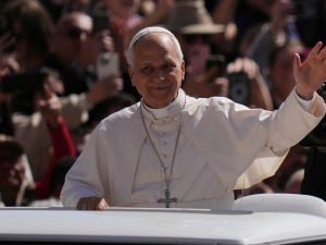 Papa Leone XIV a Napoli, in 30mila a Piazza Plebiscito per il saluto del Sommo Pontefice