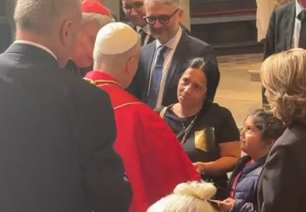 Papa Leone incontra la mamma del piccolo Domenico: "Si è messo la mano sul cuore, pregherà per mio figlio"