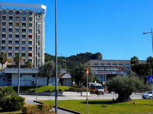 Roberto Fico deve scegliere il nuovo direttore dell’ospedale Ruggi di Salerno tra undici nomi
