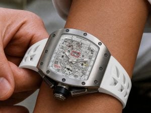 Il rapinatore dei Contini strappa orologio Richard Mille al turista cinese: “Vale 390mila euro”. Ma poi scopre che è falso