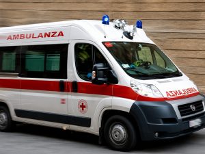 Roccaraso, gonfiabile vola via per il vento: tre bambini feriti