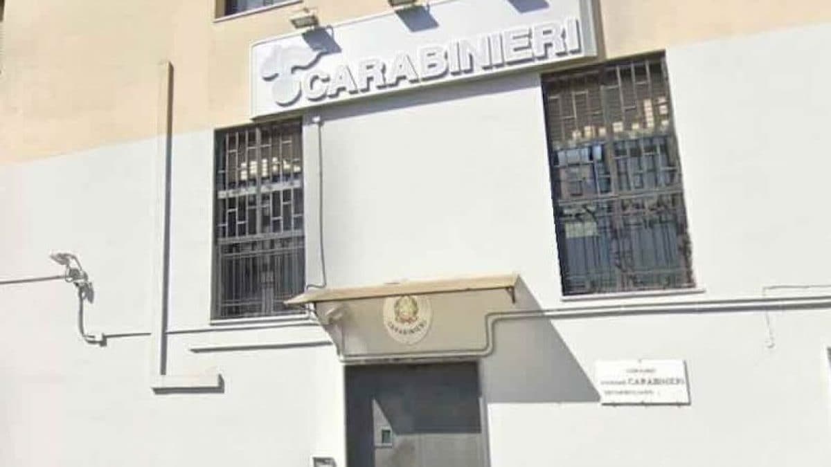 La caserma dei carabinieri a Secondigliano