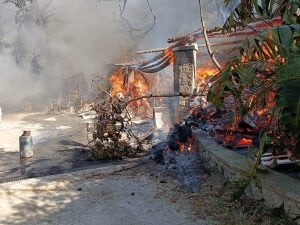 Esplosione a Forio d’Ischia, garage distrutto: un’auto carbonizzata, danni ad una barca