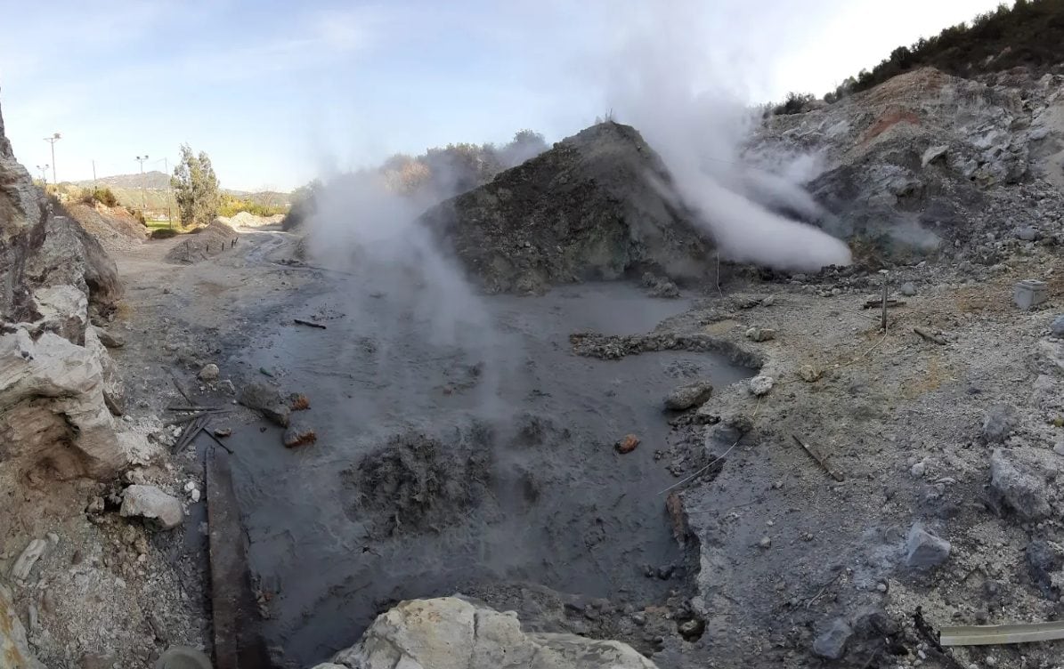 Campi Flegrei, alte concentrazioni di gas tossico alla fumarola Pisciarelli: scoperte per la prima volta grazie al laser