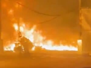 Napoli, vasto incendio nel terreno di un’azienda a Poggiorea