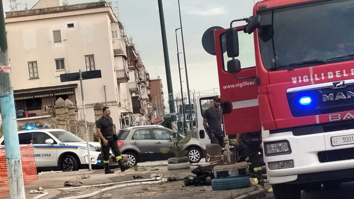 I vigili del fuoco in azione a Gianturco