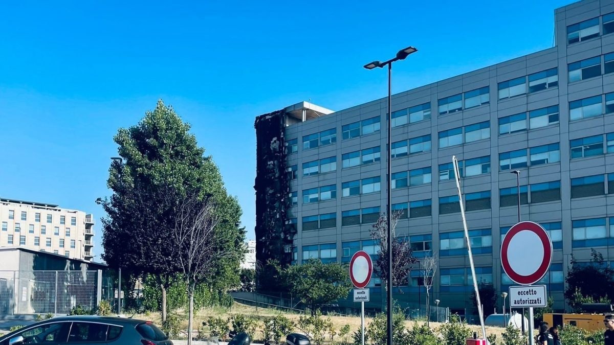 L’incendio all’Ospedale del Mare del 21 giugno 2026 / Fanpage.it