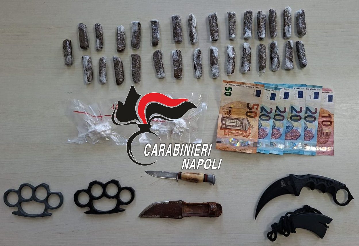 La droga sequestrata dai carabinieri al Rione Traiano