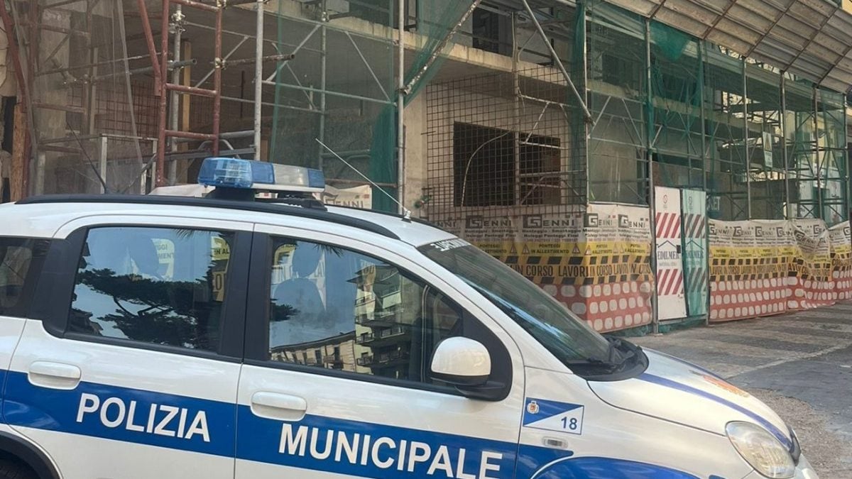 L’operazione della polizia locale ad Afragola