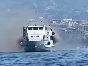 Incendio su un traghetto diretto a Capri