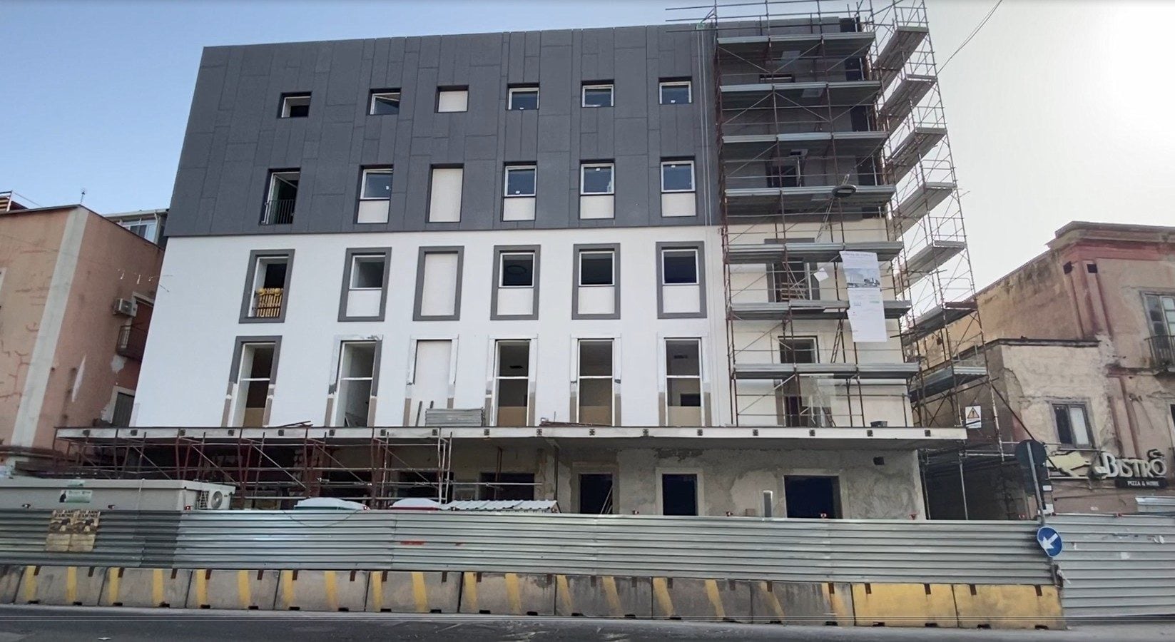 Il cantiere dello studentato dell'Adisurc a Bagnoli