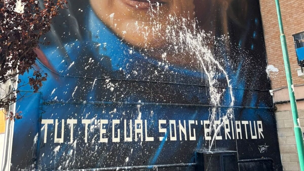 Il murale imbrattato