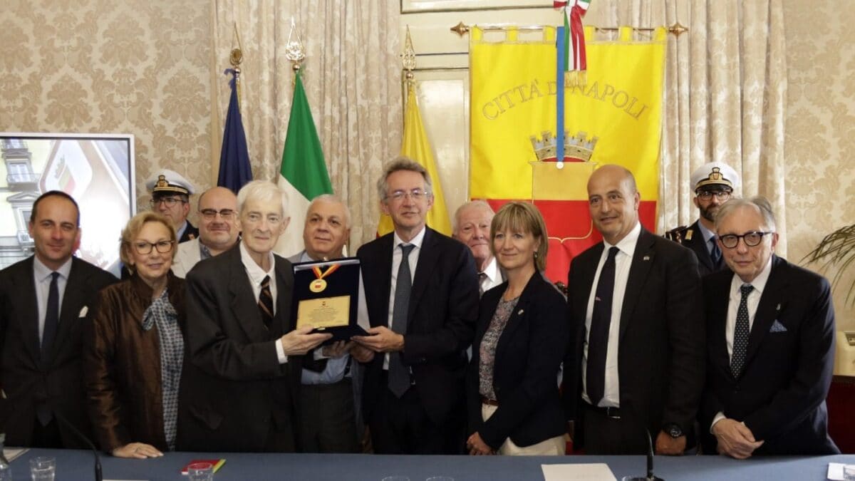 Aspinall premiato lo scorso aprile dal comune di Napoli