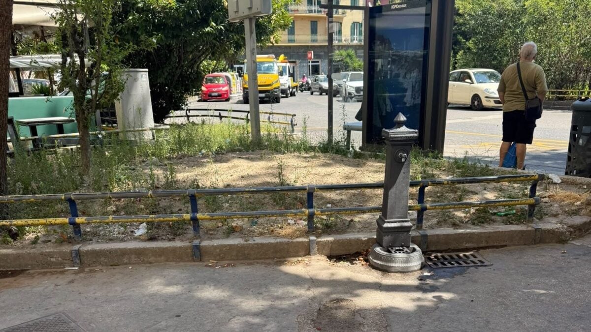 Una fontanina in piazza Medaglie d'Oro