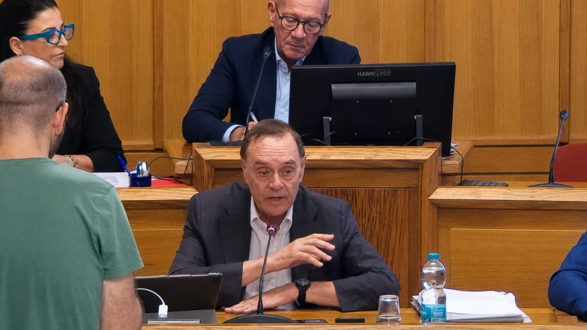 Clemente Mastella in Consiglio comunale a Benevento