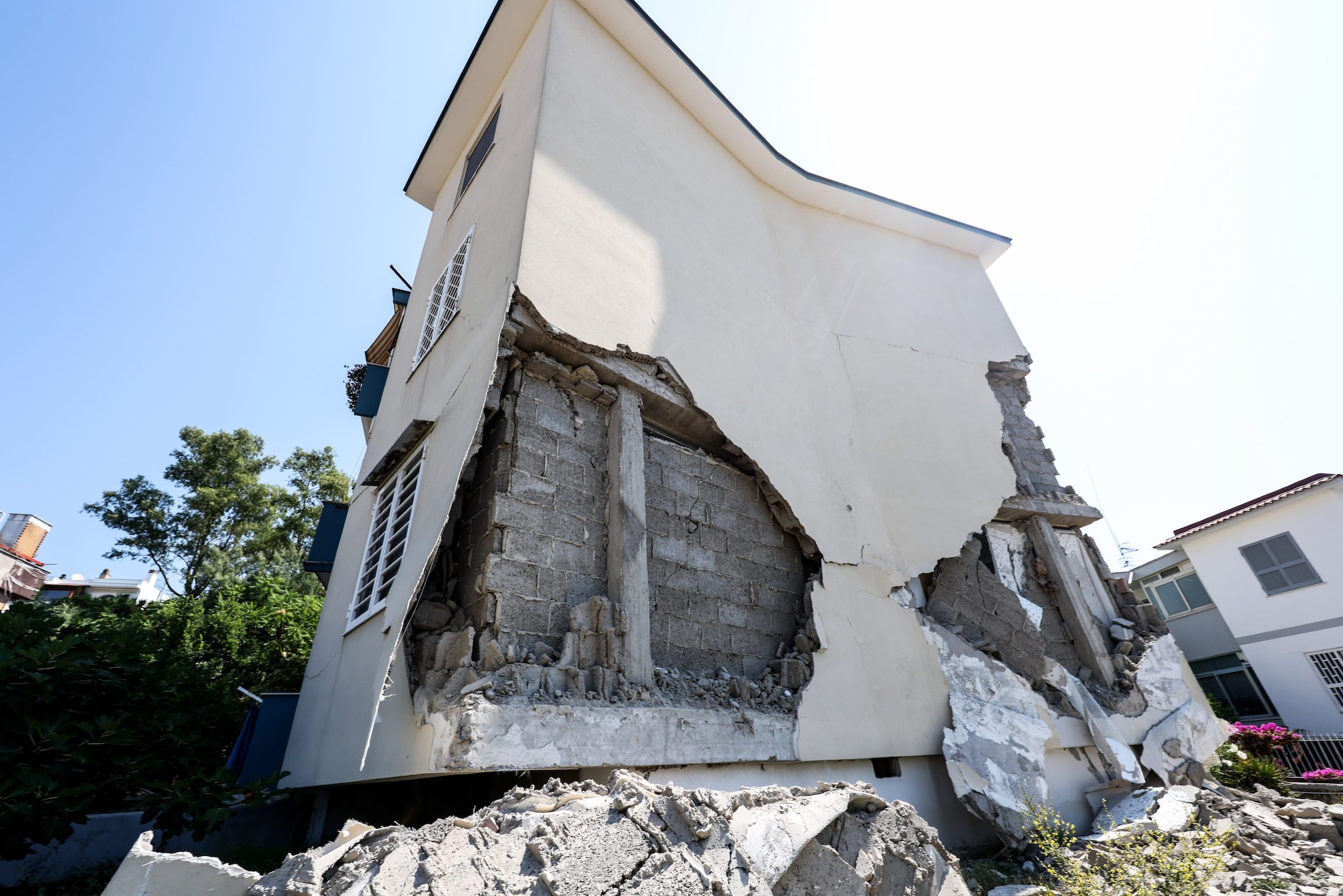 Terremoto Campi Flegrei, subito i soldi per gli sfollati. Alloggi anche nell'ex residence Covid dell'Ospedale del Mare