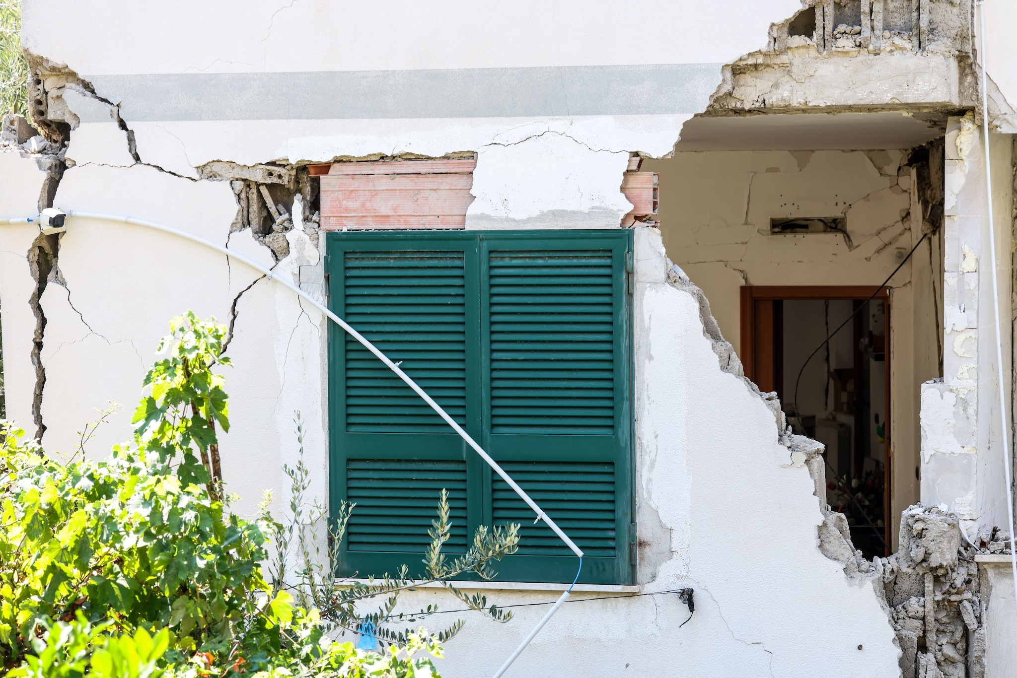 A Pozzuoli salgono a 3.500 gli sfollati, ma le prime famiglie iniziano a rientrare in casa