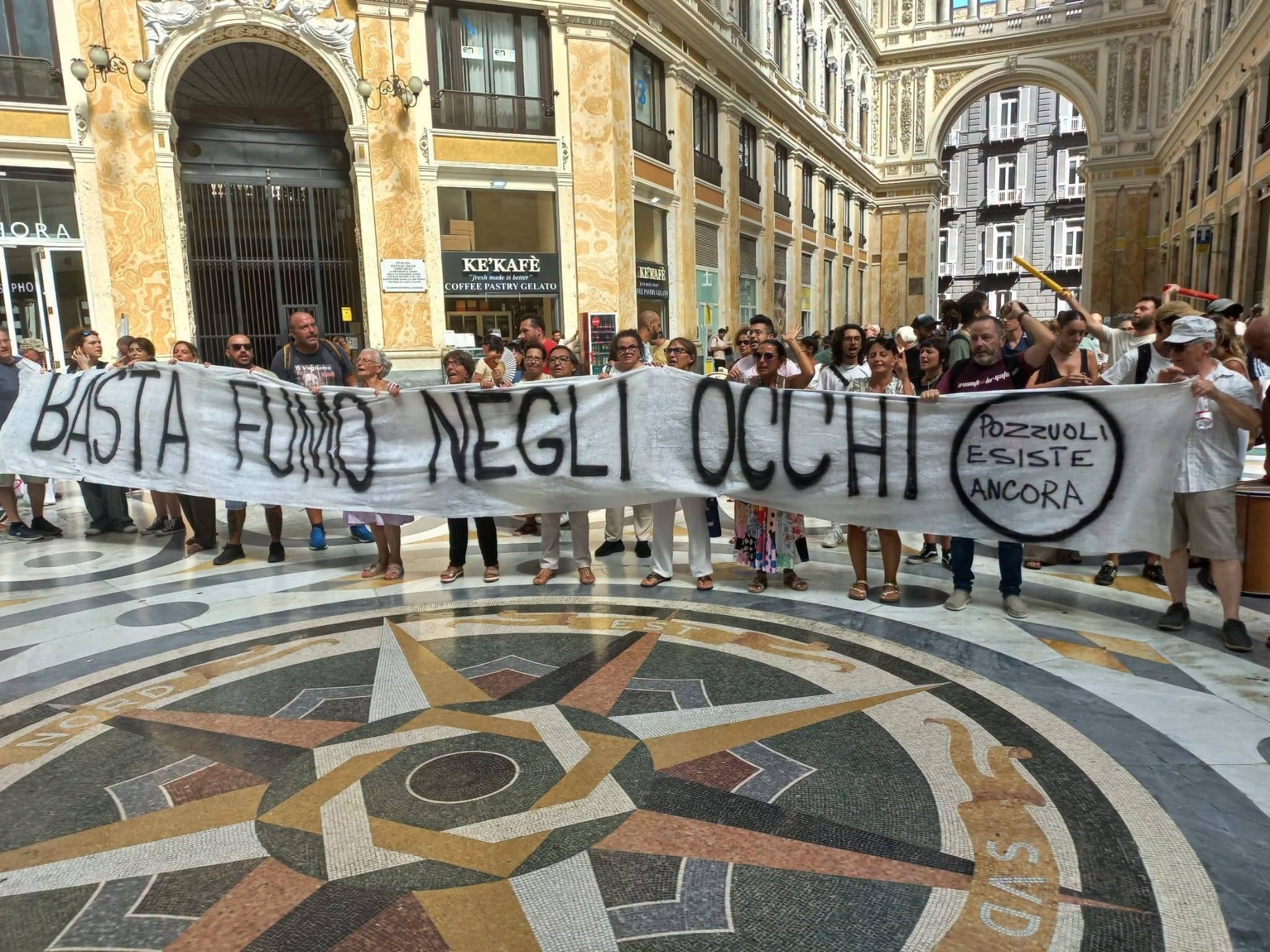 Piantedosi promette una legge speciale per i Campi Flegrei ma in piazza protestano centinaia di sfollati