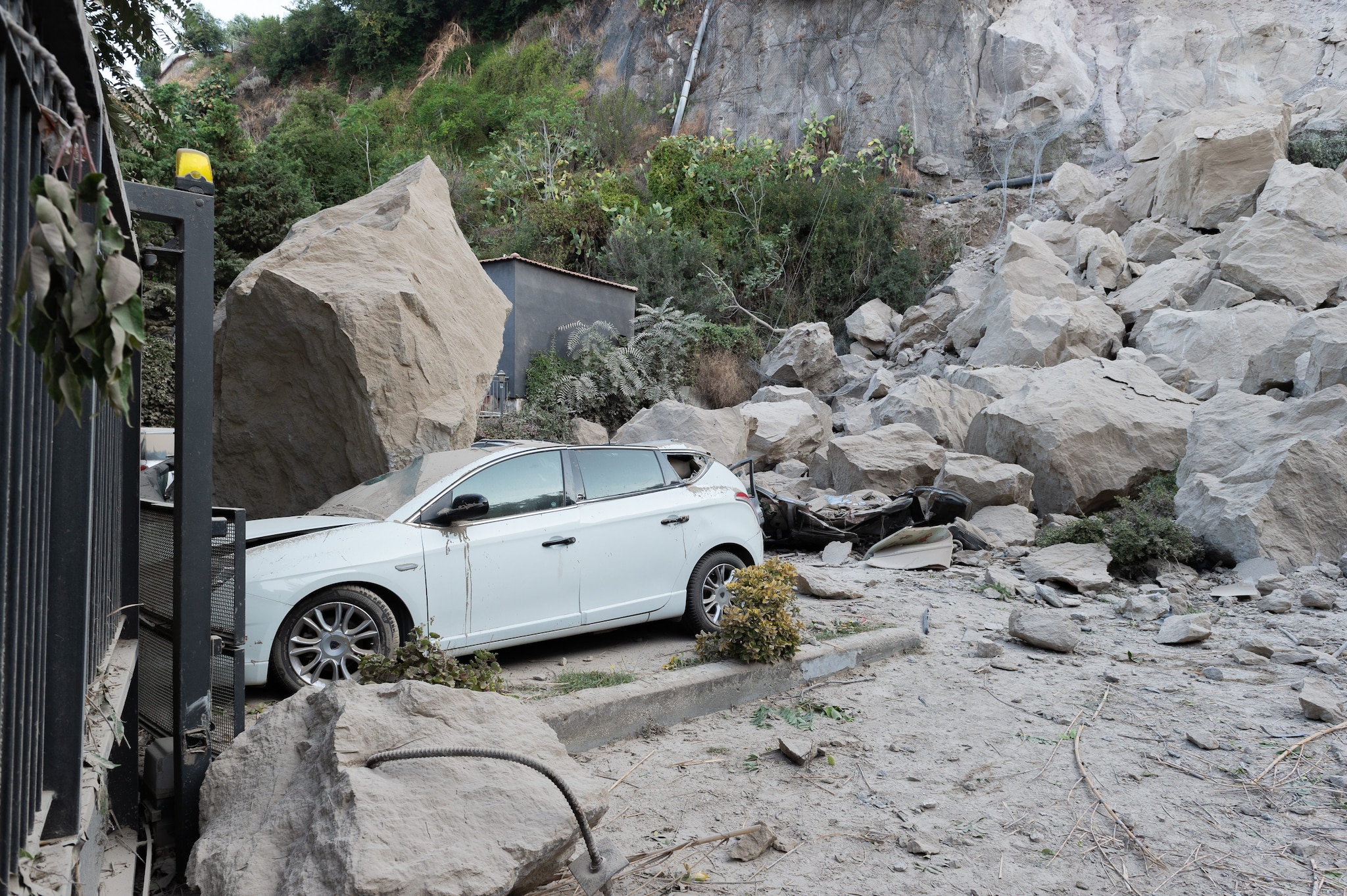 Terremoto ai Campi Flegrei, il Cnr: non si escludono scosse più forti, allerta resta gialla