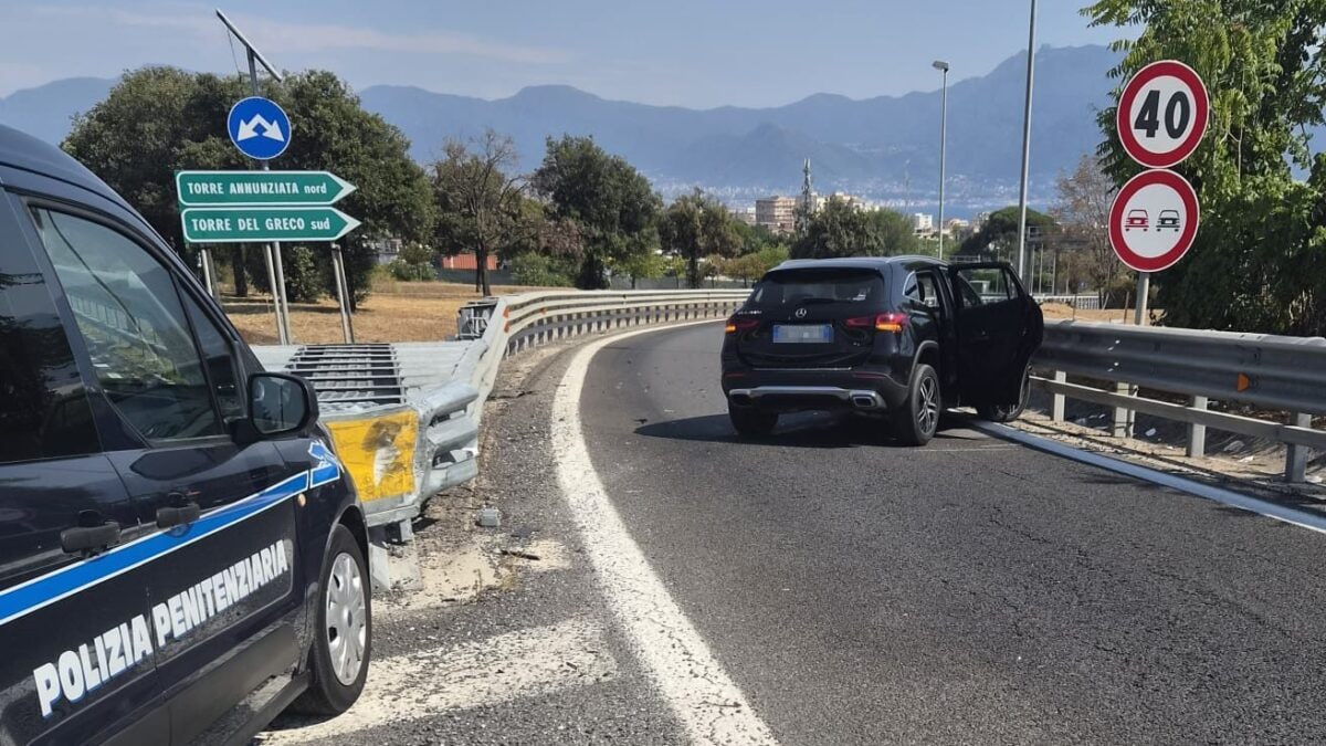 L'incidente all'uscita dell'autostrada A1 a Torre Annunziata (Napoli)