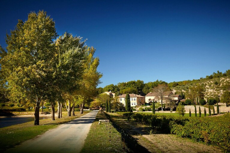 La tenuta di Brad Pitt e Angelina Jolie