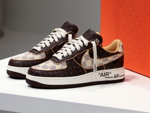 Le sneakers più care al mondo: venduto per 1,5 milioni di euro il modello  di Kanye West