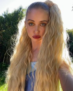 Chloe Cherry criticata per le labbra rivendica la libertà di fare ciò