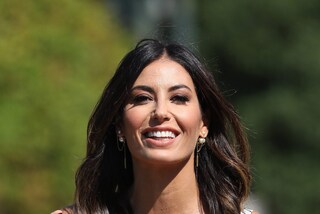 Elisabetta Gregoraci sul red carpet con l'abito nude, osa con maxi spacco e scollatura