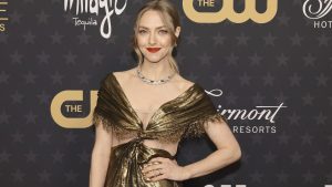 Amanda Seyfried e l'abito che continuava a strapparsi