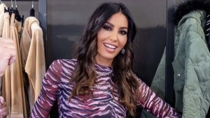 Elisabetta Gregoraci in animalier: a Pitti Uomo 2023 è graffiante col tubino tigrato