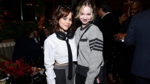 Jenna Ortega come Mercoledì Addams: al pre-party copia il look della Nevermore Academy