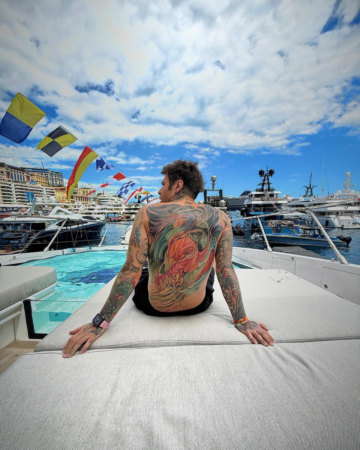 Il tatuaggio sulla schiena dedicato ai figli