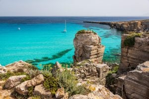 Il mondo si innamora di Favignana grazie all'Odissea di Nolan: boom di visite e rischio overtourism