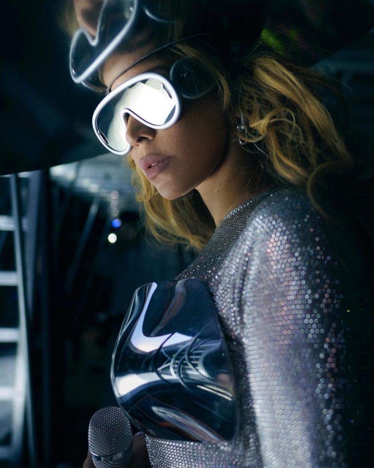 Blue Ivy in tour con Beyoncé: l'esibizione di mamma e figlia con i look ...