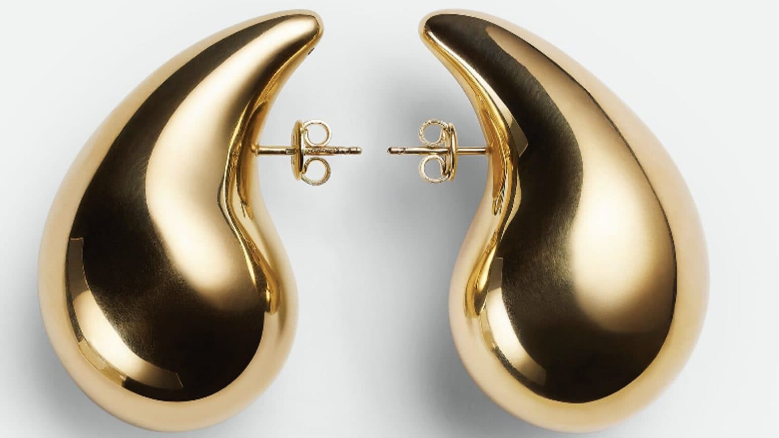 Perché su TikTok tutti parlano degli orecchini a goccia di Bottega Veneta