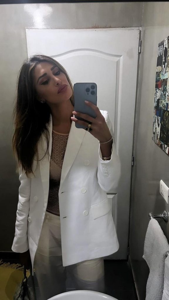 Capodanno da star: da Jennifer Lopez in pigiama all'abito rosso fuoco ...