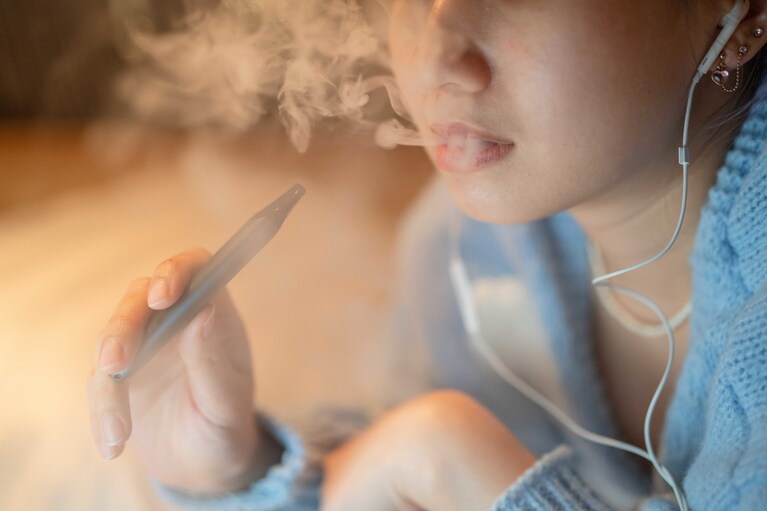 la sigaretta elettronica si può portare in aereo È possibile portare la sigaretta elettronica in aereo? Guida completa —  Vapes001 main image 0