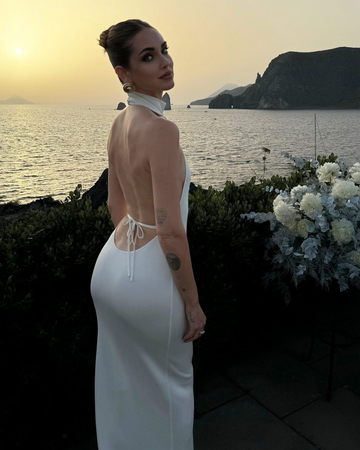 Chiara Ferragni Al White Party Di Diletta Leotta No bra E Schiena Nuda Chiara Ferragni Al White Party Di Diletta Leotta No bra E Schiena Nuda