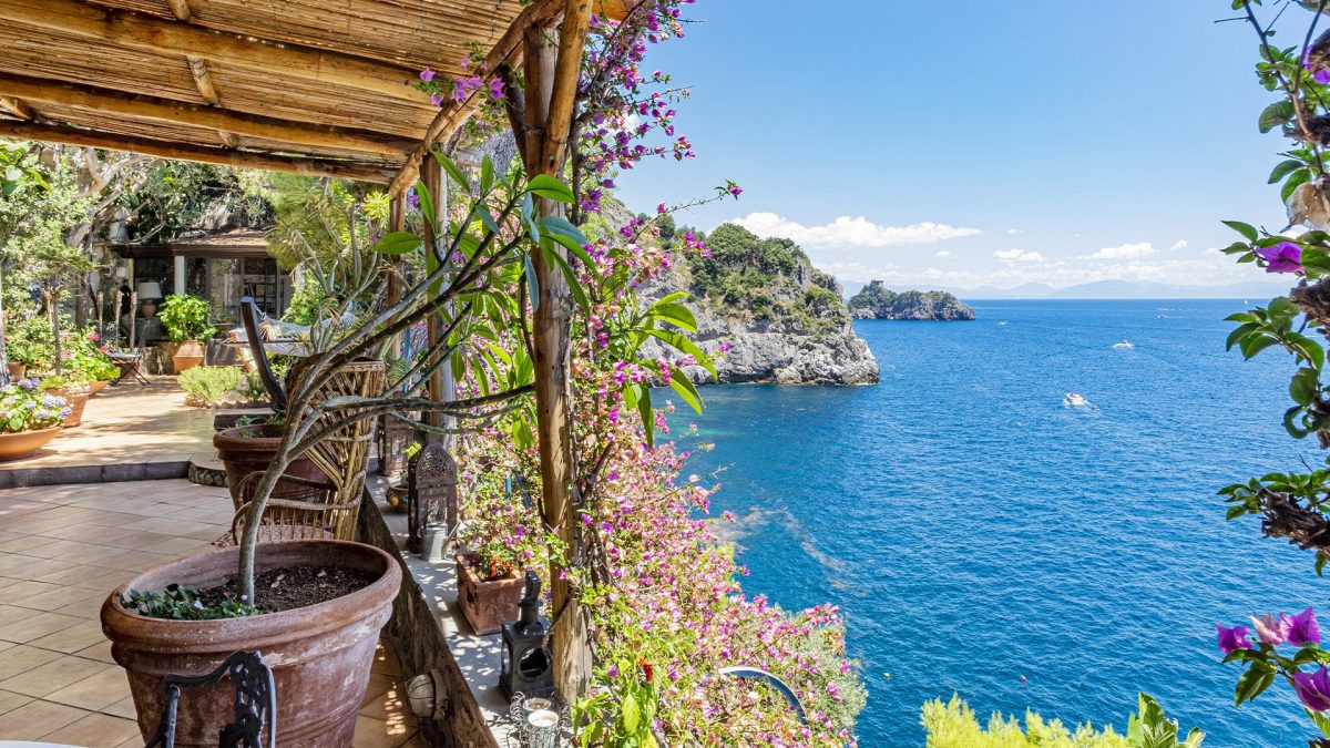 Pink Grotto La Grotta Rosa: in Costiera Amalfitana c'è una villa vista mare con ...
