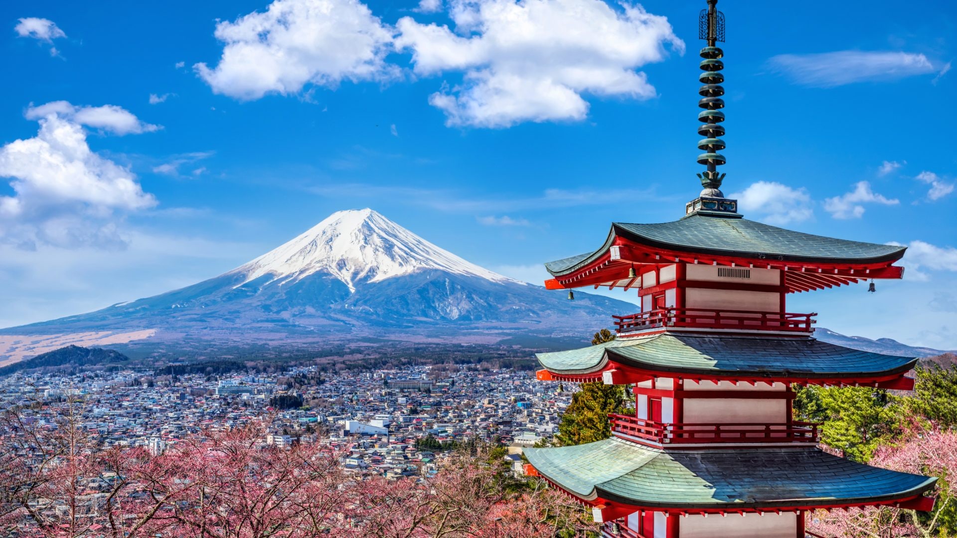 Per un'escursione sul Monte Fuji si dovranno pagare 24 euro: come cambiano le visite