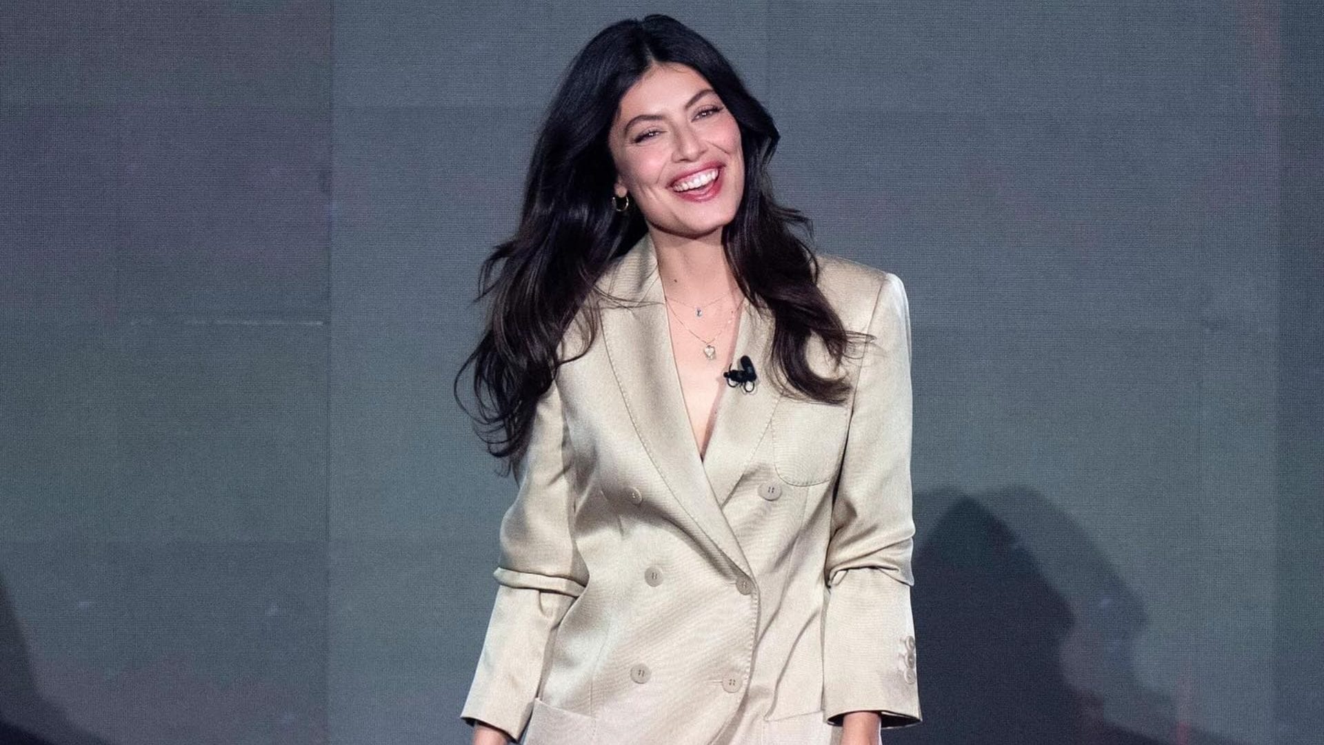 Chi ha vestito Alessandra Mastronardi per il ritorno in tv a Verissimo