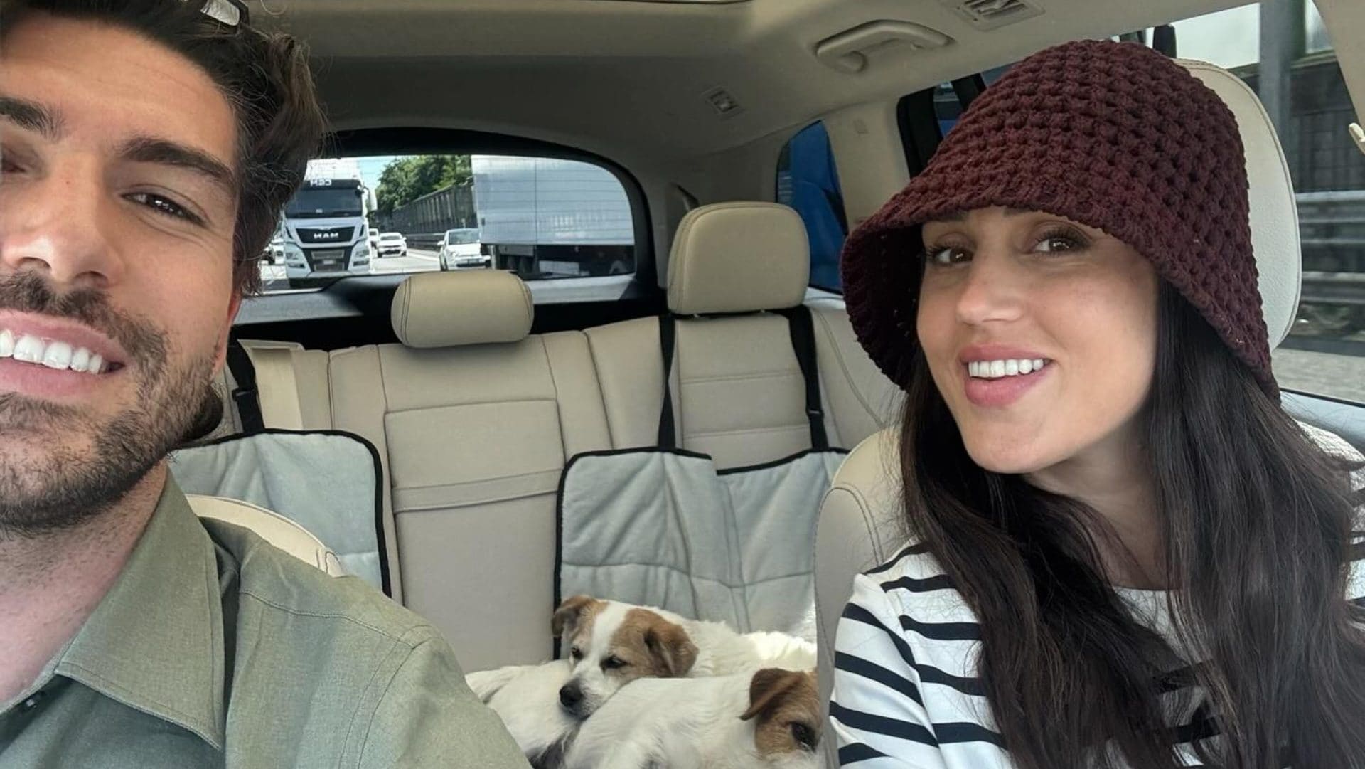 Cecilia Rodriguez e Ignazio Moser, prima foto "di famiglia" con cappello pescatore e camicia di lino