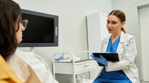 Malattie sessualmente trasmissibili, spesso non ci sono sintomi: la ginecologa spiega come fare prevenzione
