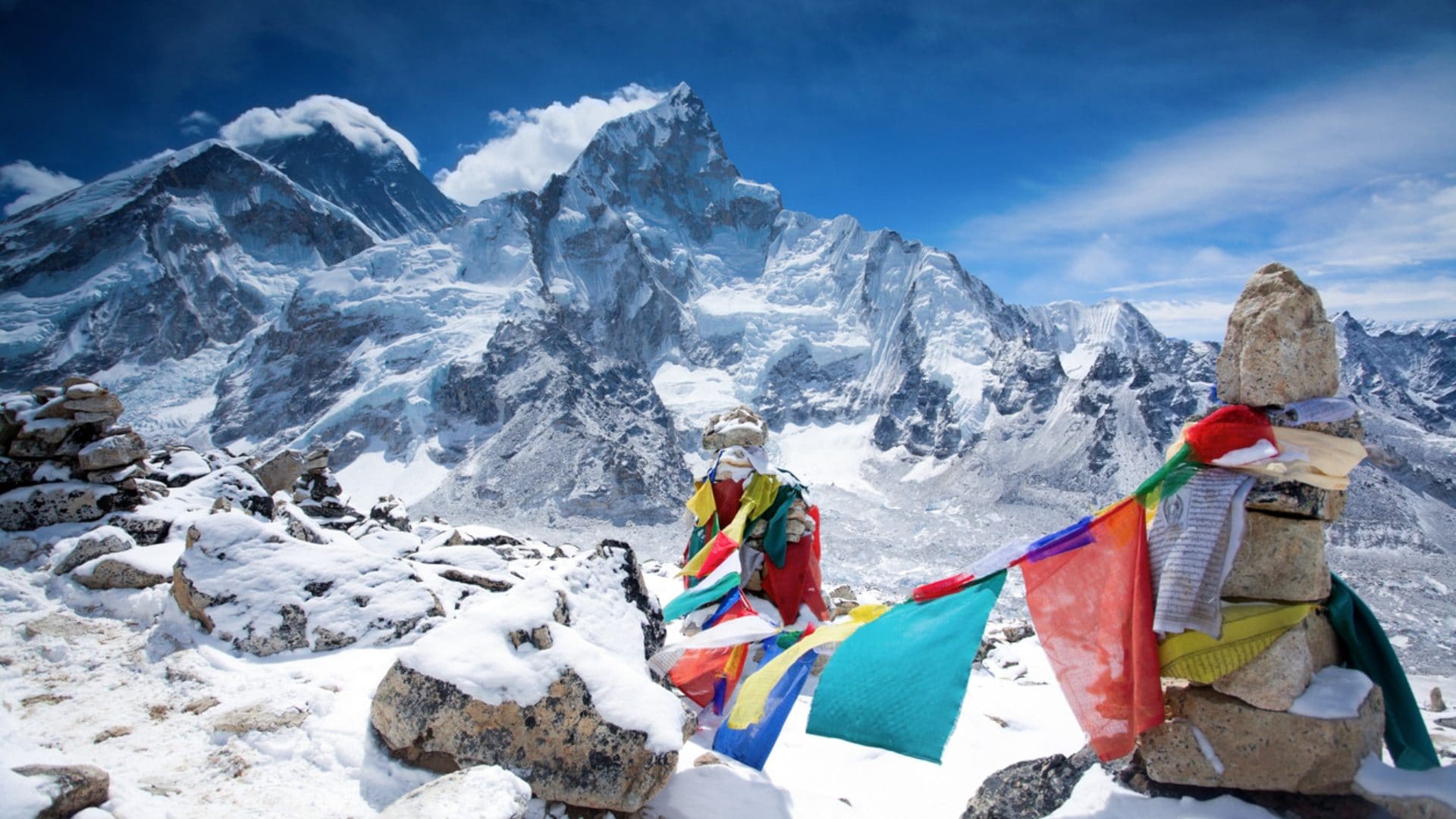 Nuove restrizioni per scalare l'Everest: chi potrà salire sulla montagna più alta del mondo