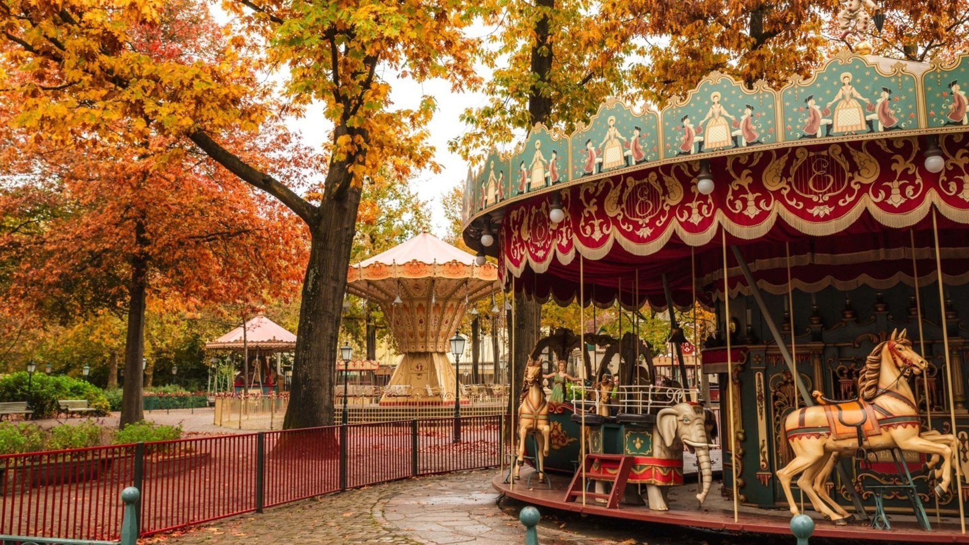 Il parco divertimenti a tema fiabe da visitare in Europa: è l'alternativa economica a Disneyland