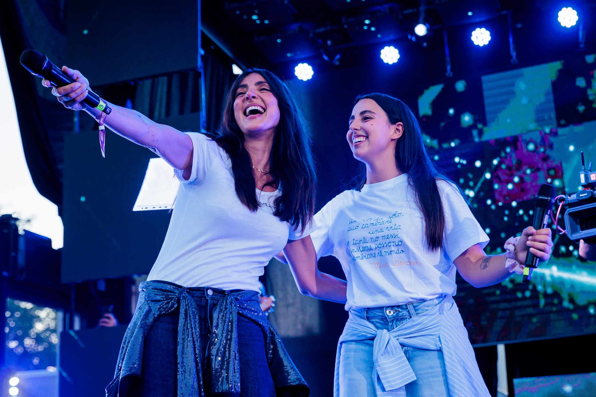 Ambra Angiolini e Jolanda Renga sul palco Pride di Milano