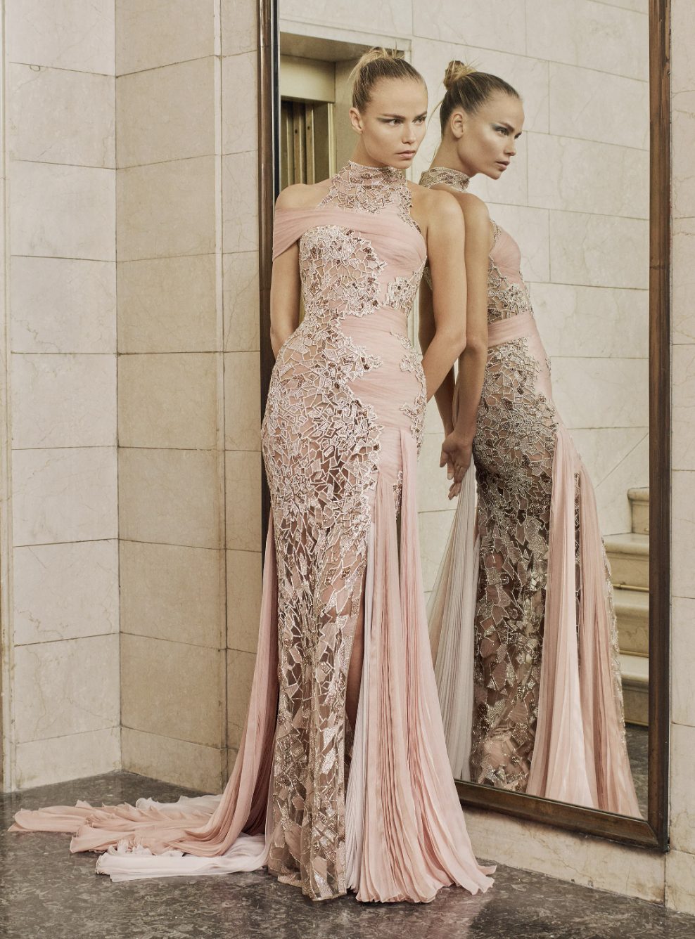 L’abito della collezione Couture S/S 17 di Atelier Versace a cui è ispirato il modello di Lauren Sánchez