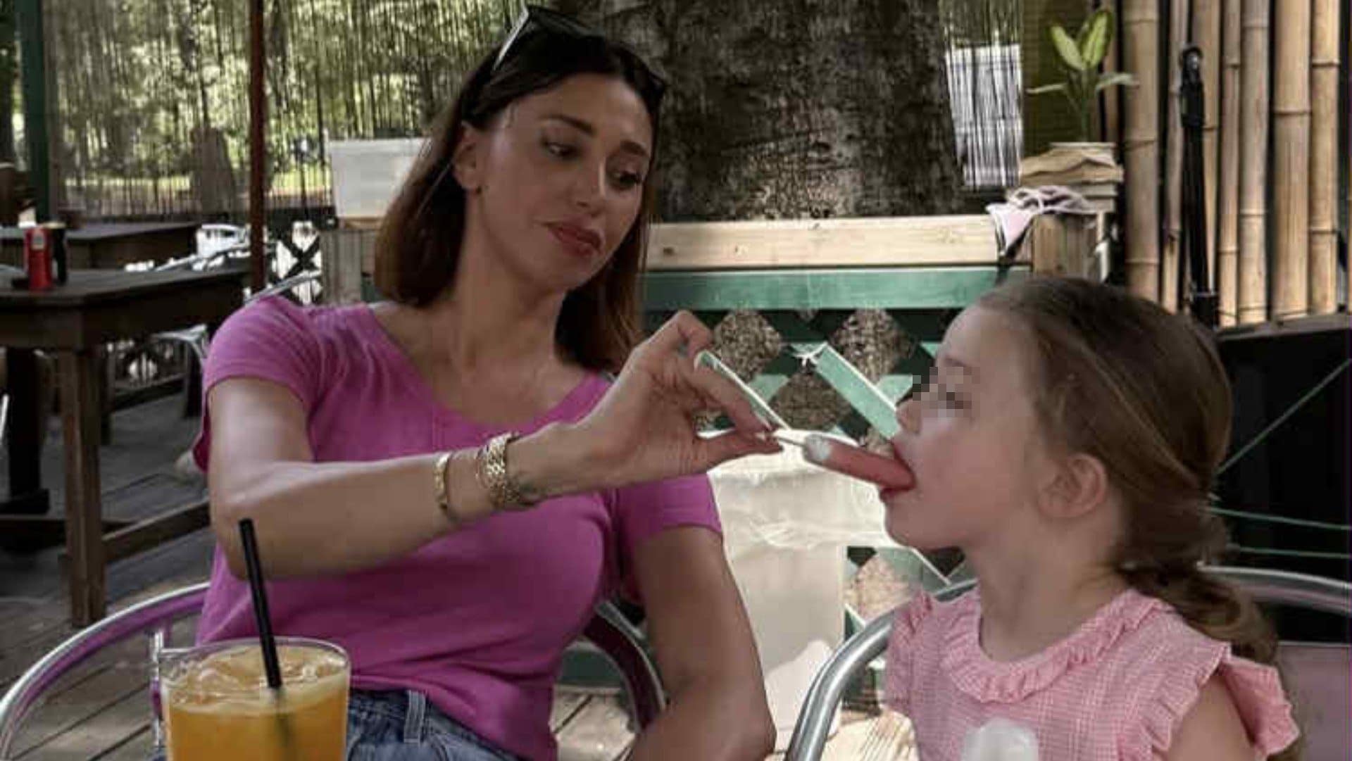 Belén Rodriguez, le vacanze da mamma con Luna Marì: il weekend di coppia è in rosa